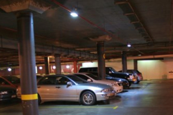 موقف للسيارات في المستشفى البحري في الولايات المتحدة الأمريكية